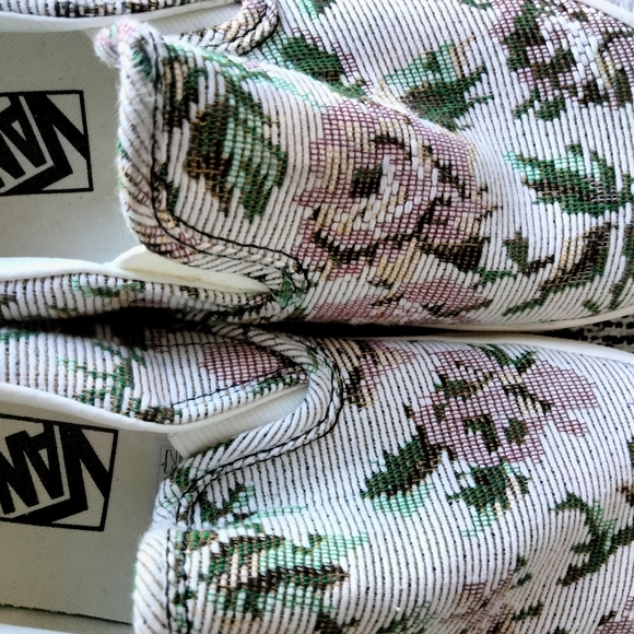Floral tapestry slip on Vans, size 6 - Picture 6 of 7